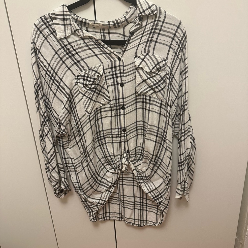 En Creme Black and White Plaid Button-Down Shirt